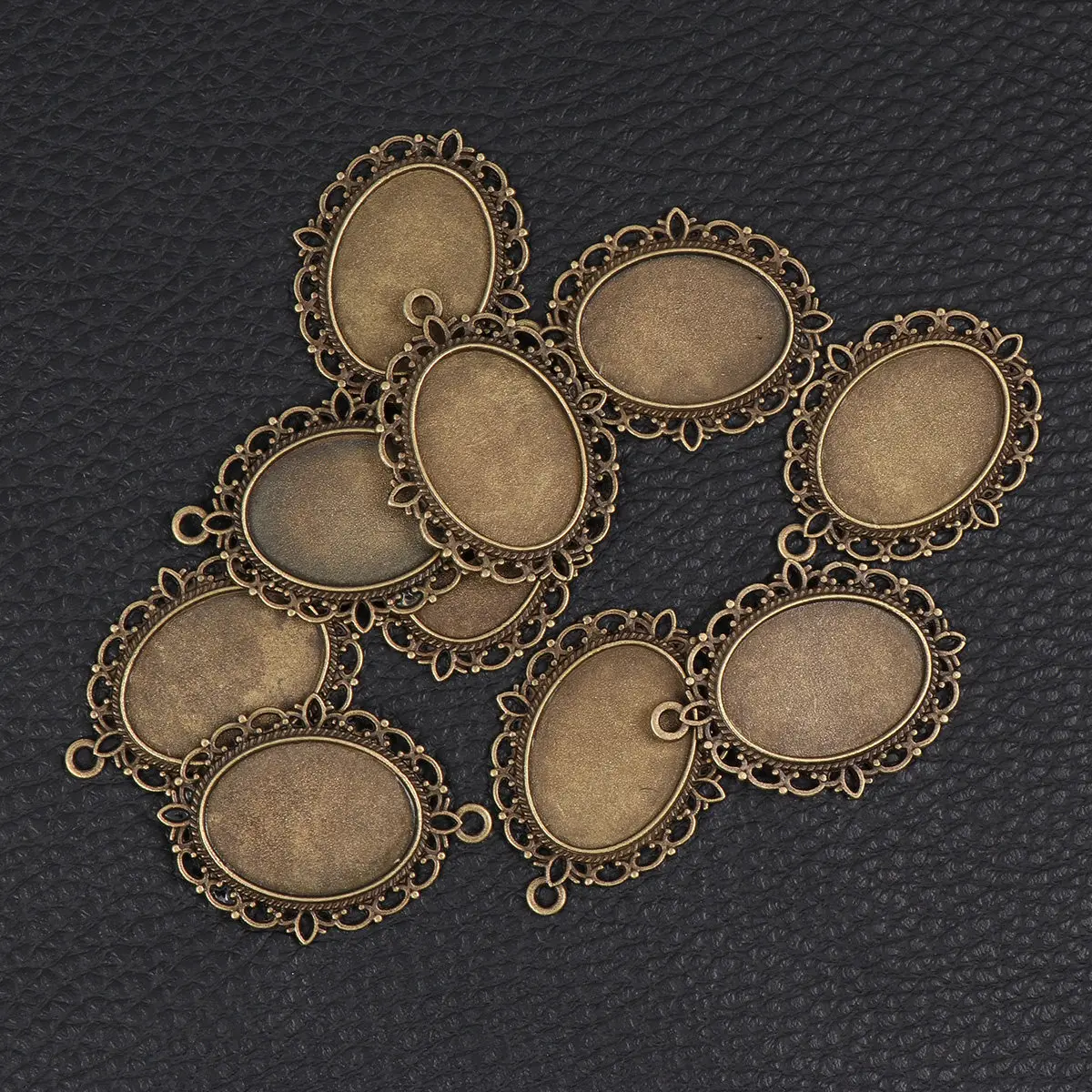 

10Pcs Alloy Oval Pendant Base Jewelry Accessories Durable Sturdy Smooth Surface DIY Charms for Photo Art Cabochon Necklaces