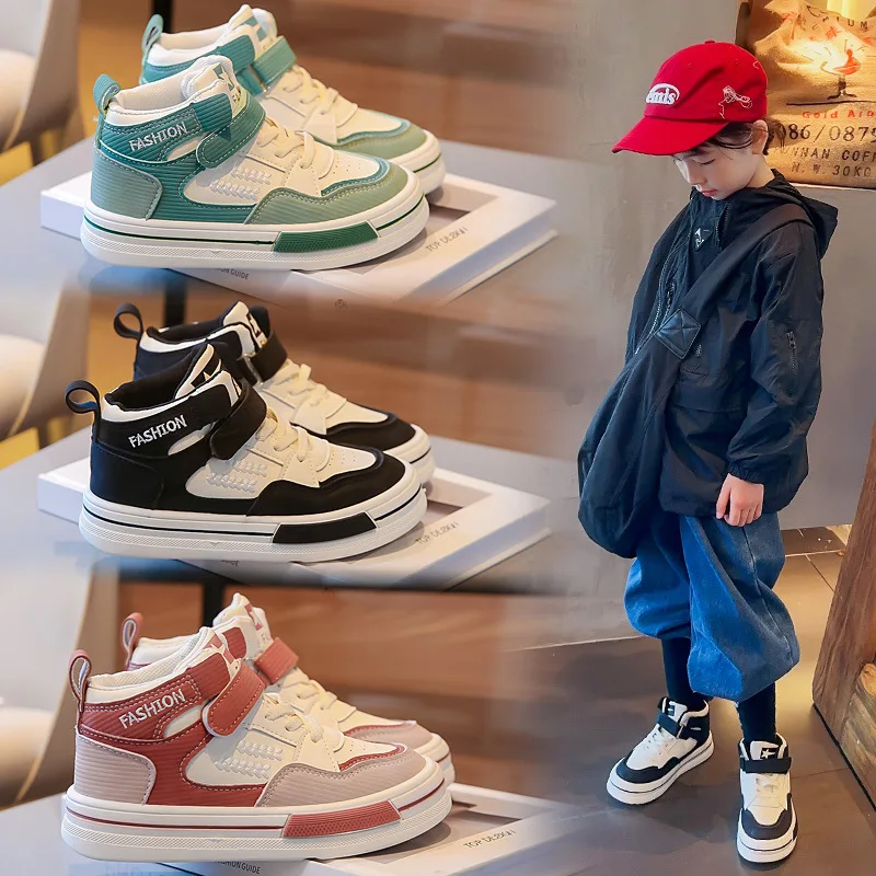 Ragazzi e ragazze nelle scarpe 2024 autunno nuova versione coreana di scarpe Casual sportive per bambini antiscivolo con suole morbide alla moda