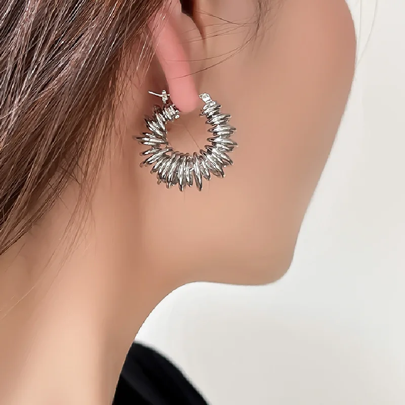 Europe and America New Trend Earrings Metal Spring Twist Hoop Earrings for Women Fashion Jewelry Pendant Gifts