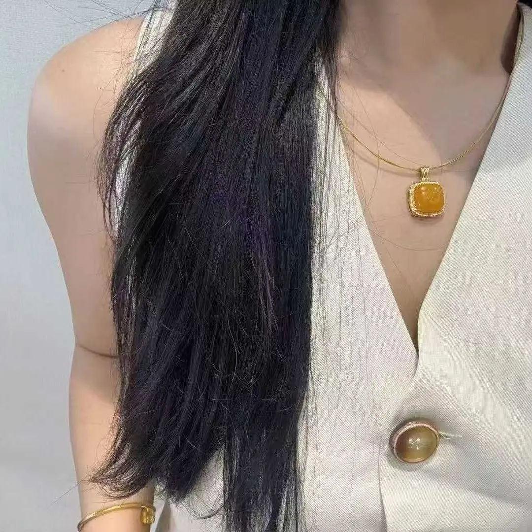 New pure natural beeswax pendant 925 high-grade silver small sugar cube versatile temperament necklace square retro girlfriend