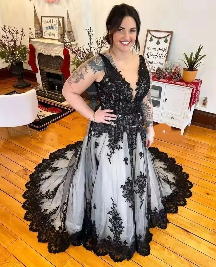 Gothic V Neck Wedding Dresses Black White Embroidered Mexican Bridal A Line Couture Long Formal Occasion vestidos Customised