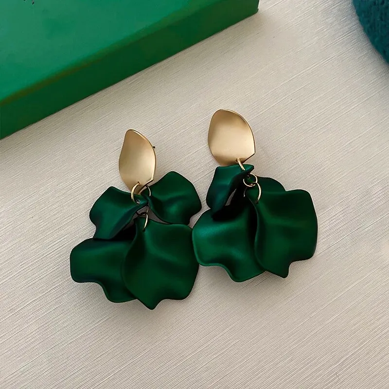 Czeskie kolorowe kolczyki kwiatowe dla kobiet moda płatek wisiorek kolczyki Party spadek kolczyki biżuteria Y2k akcesoria Bijoux