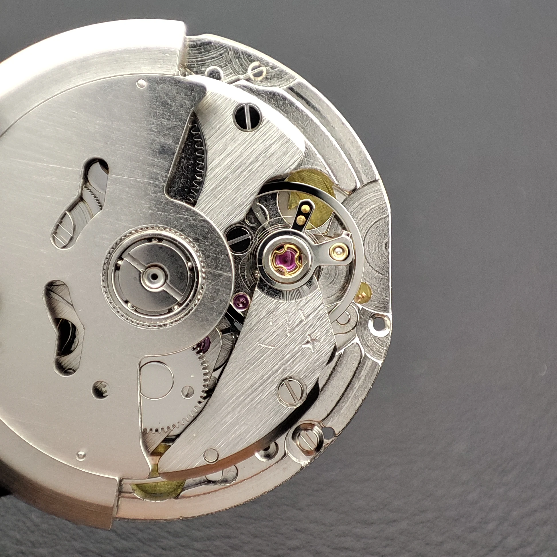 Movimiento mecánico automático NH35 de desarrollado independiente Hecho en China Movimiento NH35 para accesorios de repuesto de relojes para hombres