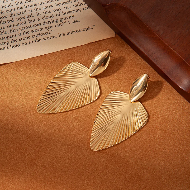 316L Stainless Steel Gold Plated Leaf Drop Earrings, Tarnish Resistant Antiallergenic Ribbed Fan-shaped Earrings for Women Daily