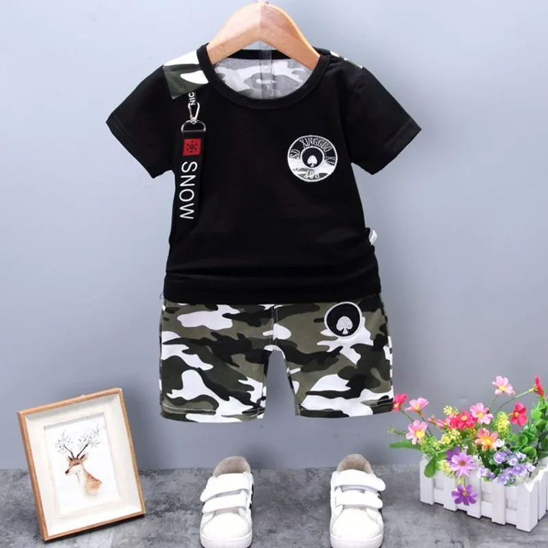 Abbigliamento per ragazzi Bambini Set sportivo estivo Abbigliamento per bambini T-Merda in cotone Pantaloncini mimetici 2 pezzi Abiti Tute per