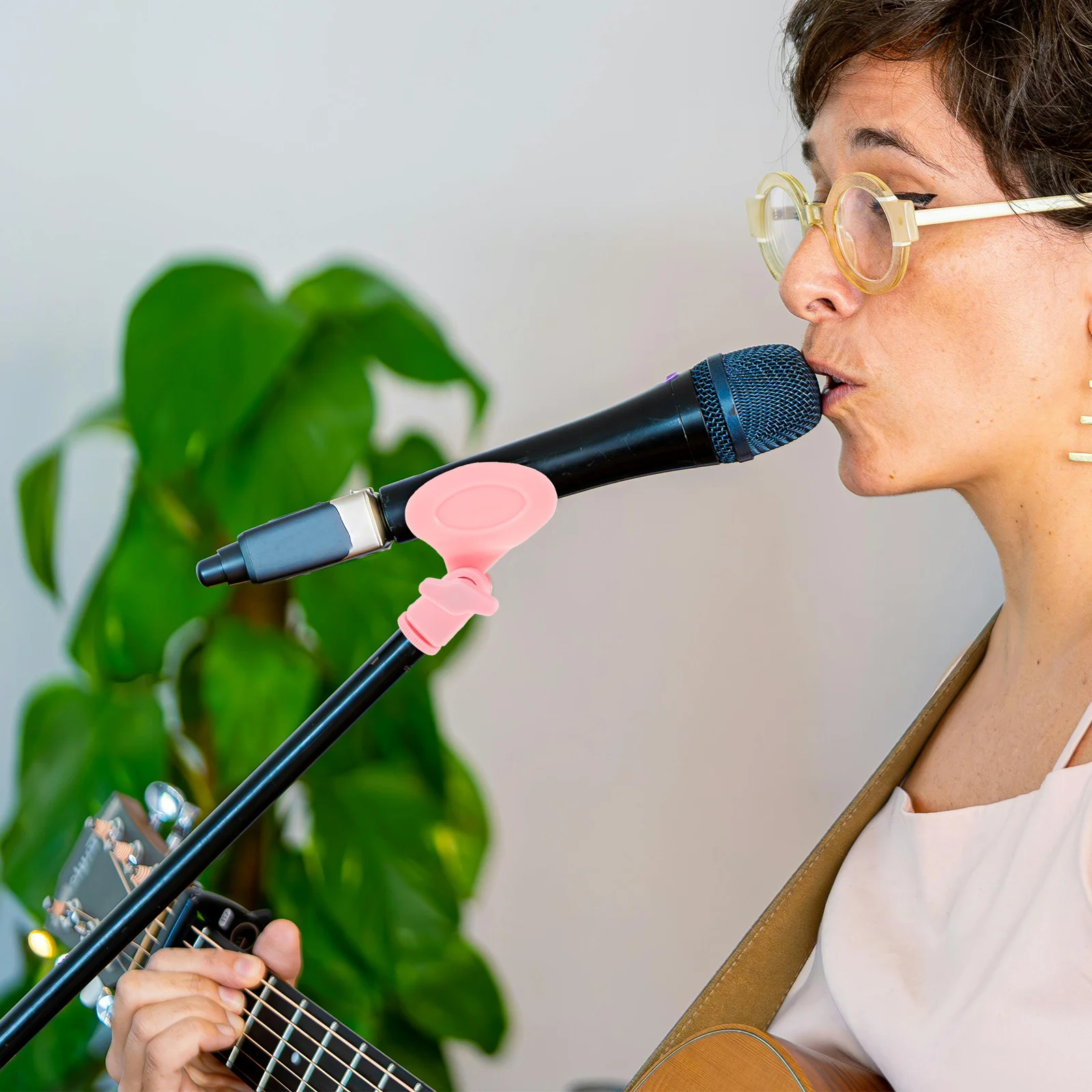 

5Pcs Universal Microphone Clip Adjustable Plastic Spring Mic Holder for Mic Stand Stable Clamp Recording Streaming Broadcasting