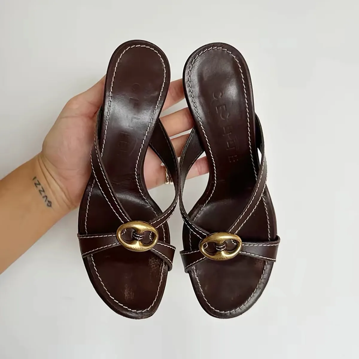 Women's Brown Vintage Thong Mules Gold Metal Buckle Kitten Heel Open Toe Slip On Casual Summer Beach Fashion Elegant Slippers