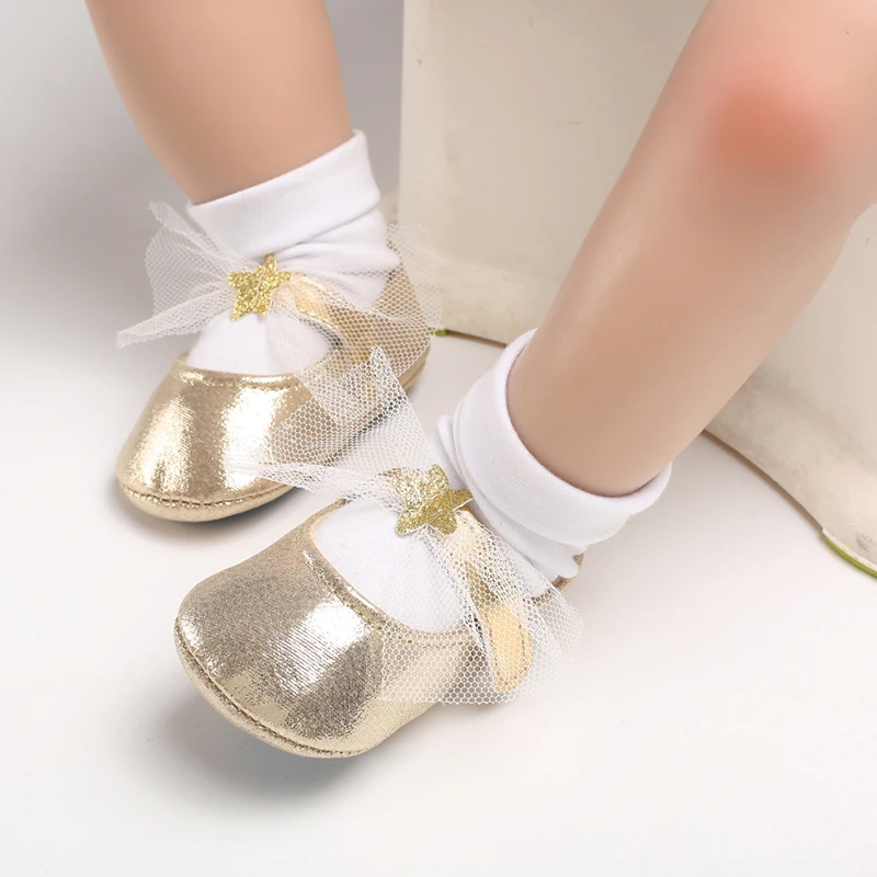أحذية مشي لطيفة للأطفال باللون الذهبي، أحذية باليه مسطحة مع أشرطة قابلة للتعديل للفتيات، مريحة للمشي في الوقت الأول