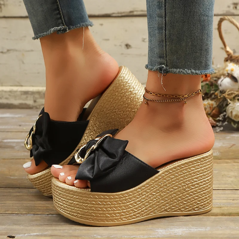 Sandalias de plataforma gruesas con decoración de pajarita para mujer, zapatillas de cuña con parte inferior gruesa dorada de verano 2026, zapatos de playa ligeros de talla grande 43 para mujer