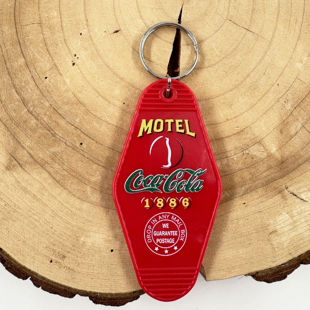 الأحمر الرجعية الأمريكية شرب الكولا في زجاجات 1886 المفاتيح الصودا موتيل حلقة رئيسية العلامة التجارية الإبداعية حقيبة قلادة الديكور
