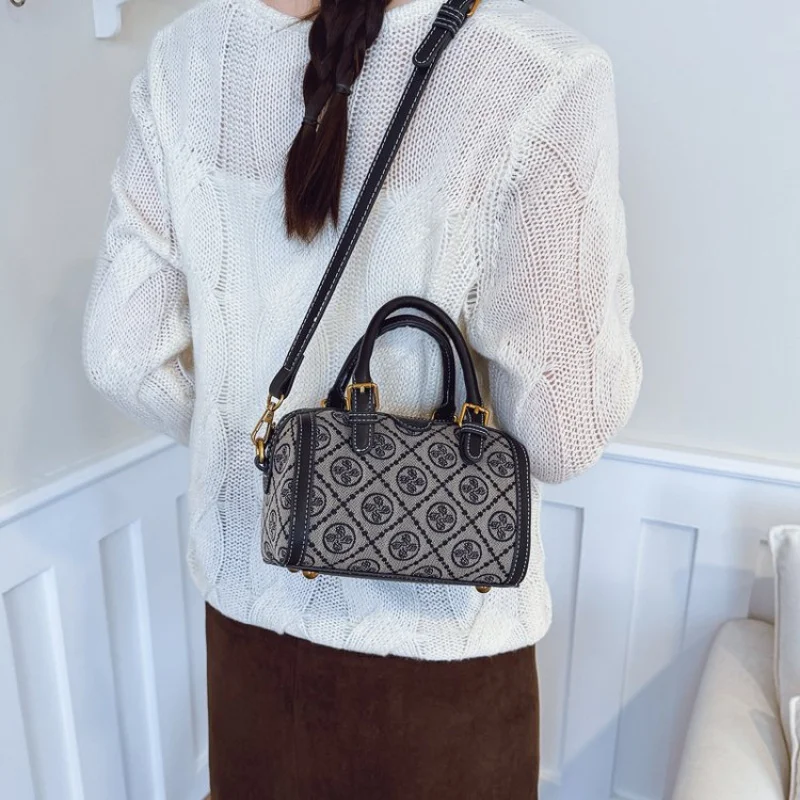 

Women's Messenger Bag Made Of Jaguar-Print Leather Featuring Warsaw Casual Vintage Lightweight Soft Daily Look​