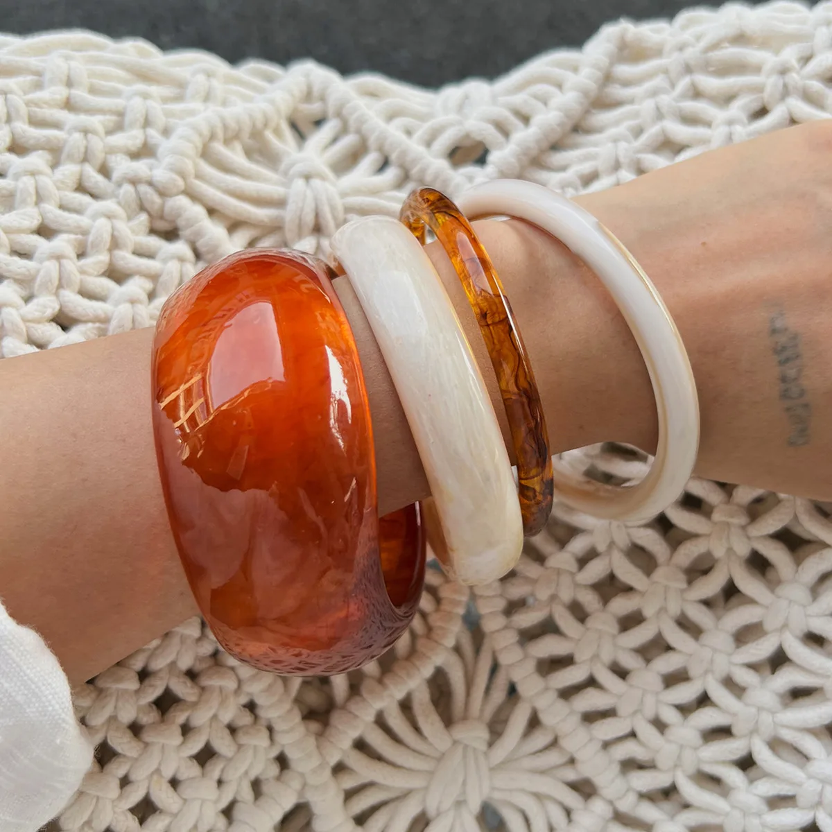 Ingemark 4 Stile Ethnische Unregelmäßige Harz Acryl Armreifen für Frauen Neuer Trend Vintage Geometrische Charm Armbänder Y2K Schmuck Geschenk
