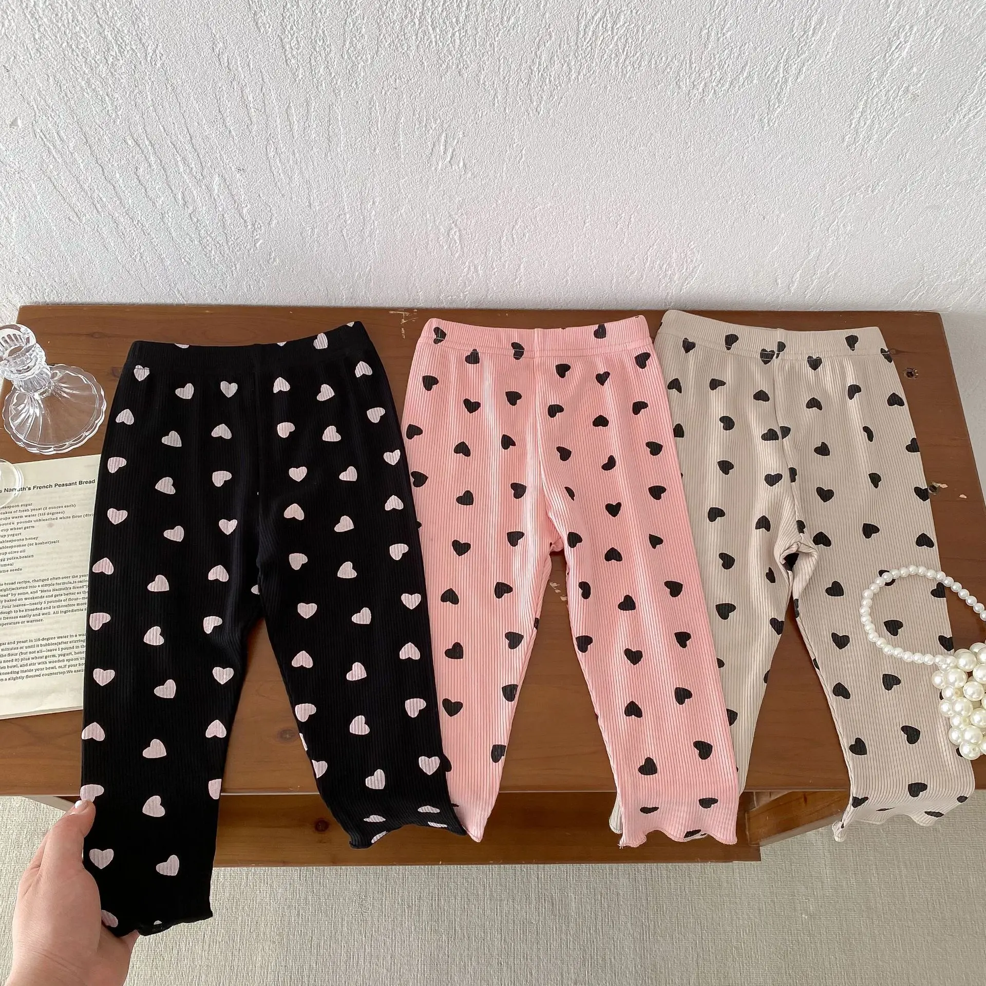 

2024 Autumn New Girls Versatile Leggings Heart Print Children Casual Pants Cotton Baby Girl Elastic Pants Kids Trousers