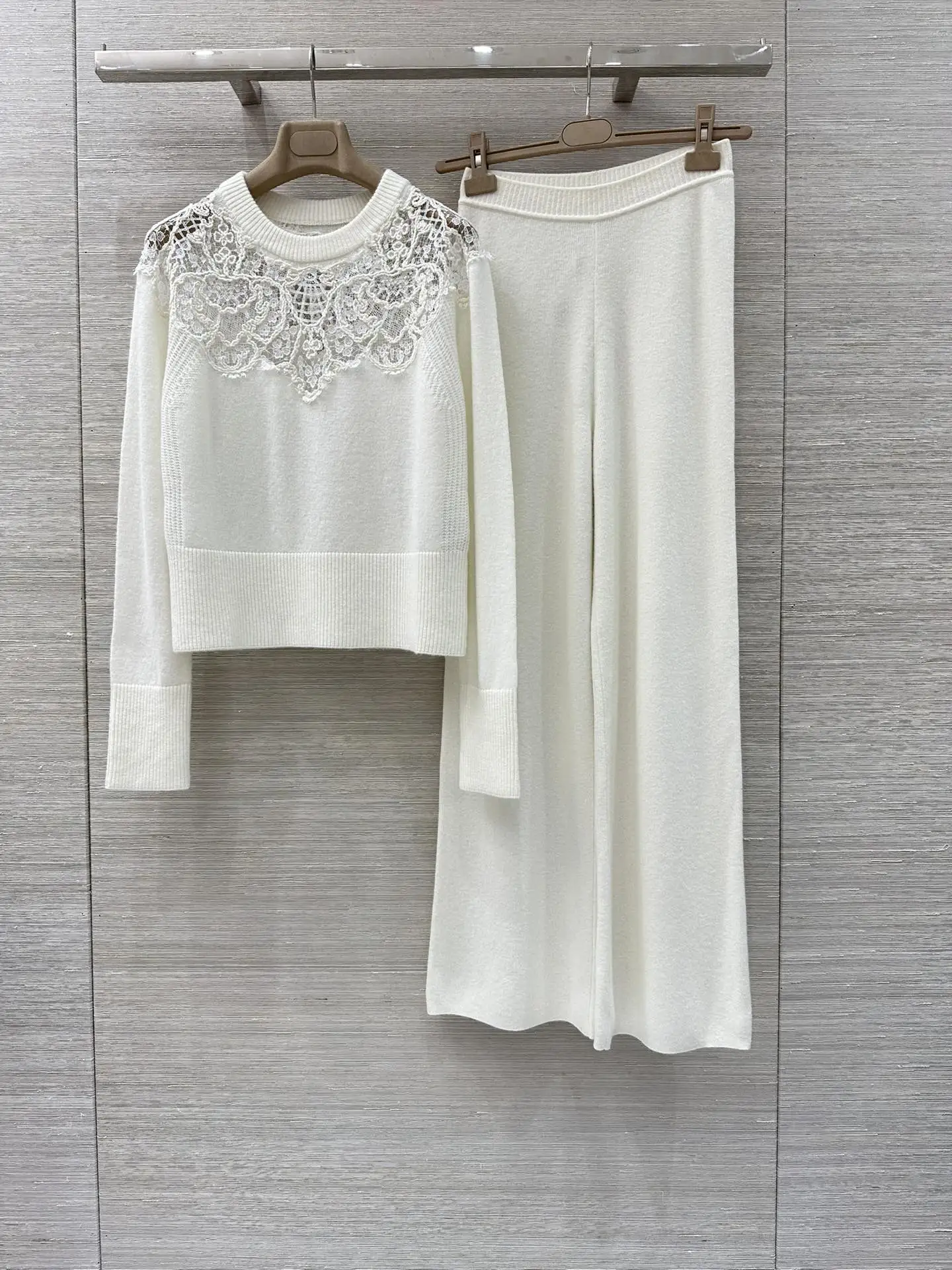 เสื้อไหมพรมถักมือลายลูกไม้สำหรับผู้หญิง แขนยาว คอกลม สไตล์ลำลอง สำหรับฤดูใบไม้ร่วงและฤดูหนาว ทำจากแคชเมียร์แท้