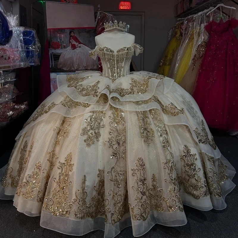 

Champagne Quinceanera Dresses Ball Gown Off The Shoulder Applique Lace Beading Crystal Tull Sweet 16 Dress Vestidos 15 De Anos