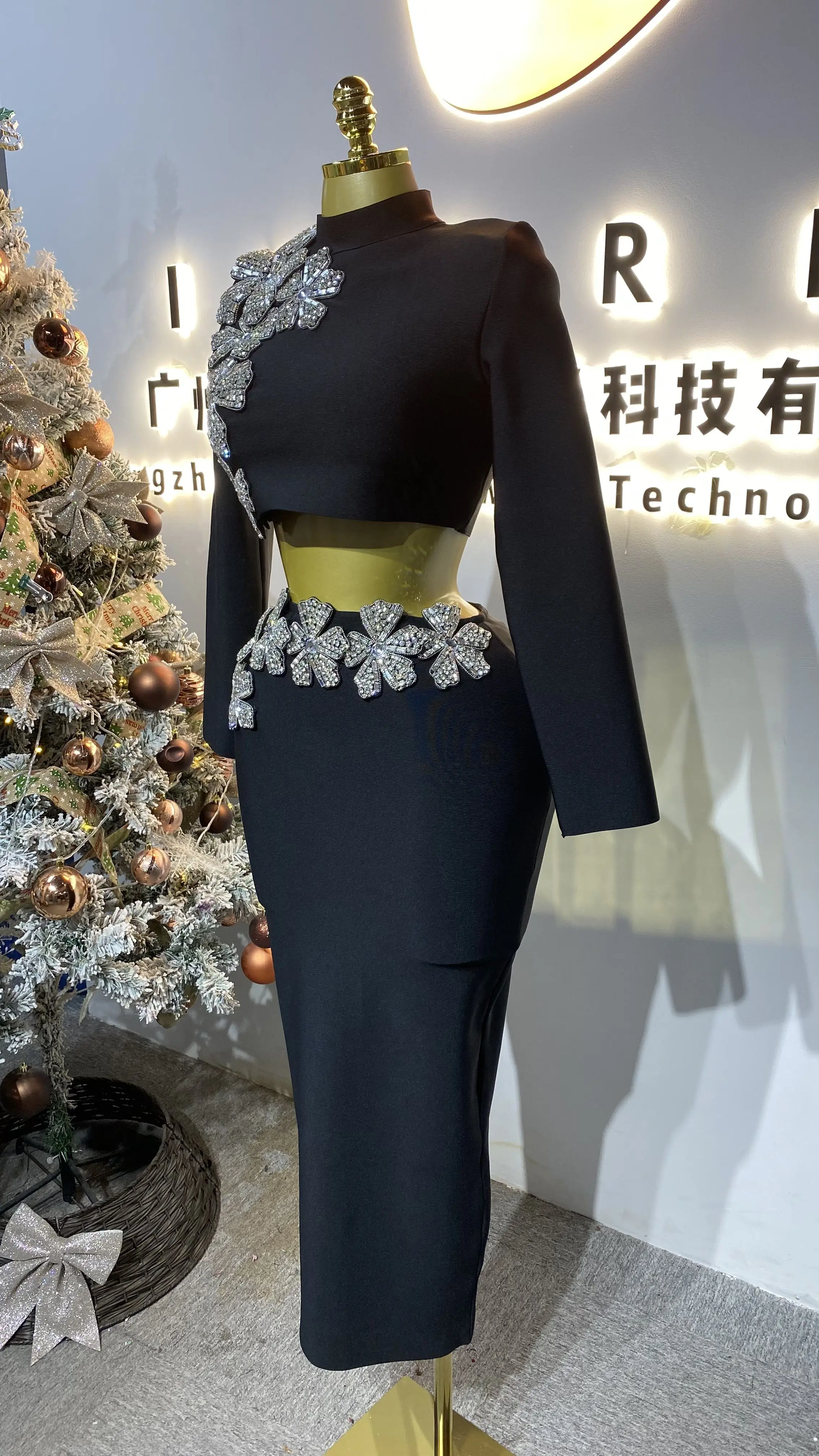 طقم ملابس علوية أنيقة بأكمام كاملة من الألماس المزين بالزهور معانقة على الورك - GZXX347