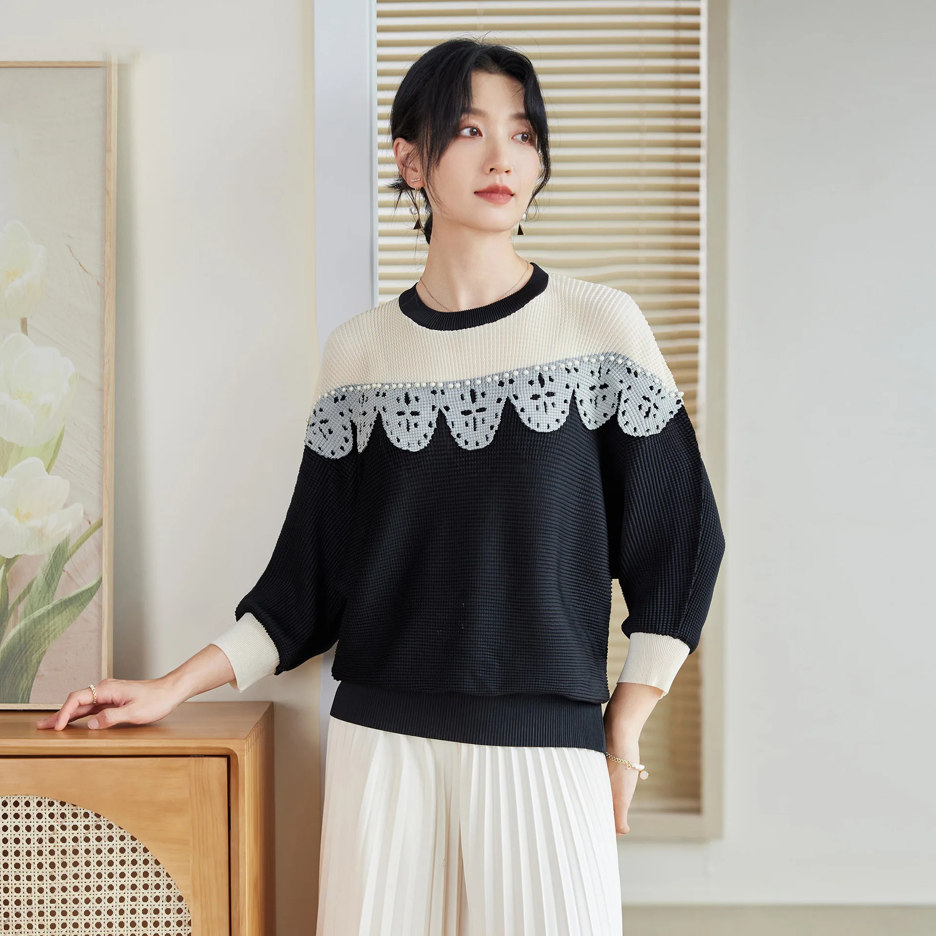 Niche Design Color Contrast T-shirt 2024 New Female Miyake Loose Large Size Off Rotator Sleeve Early Autumn Blouse Short Fat Mm