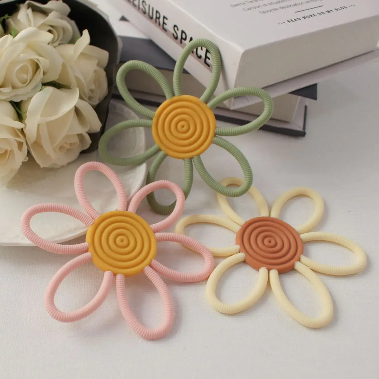 

Cute baby flower chewing gum Super cute daisy baby soothing molar chewing gum Children's silicone teething sticks