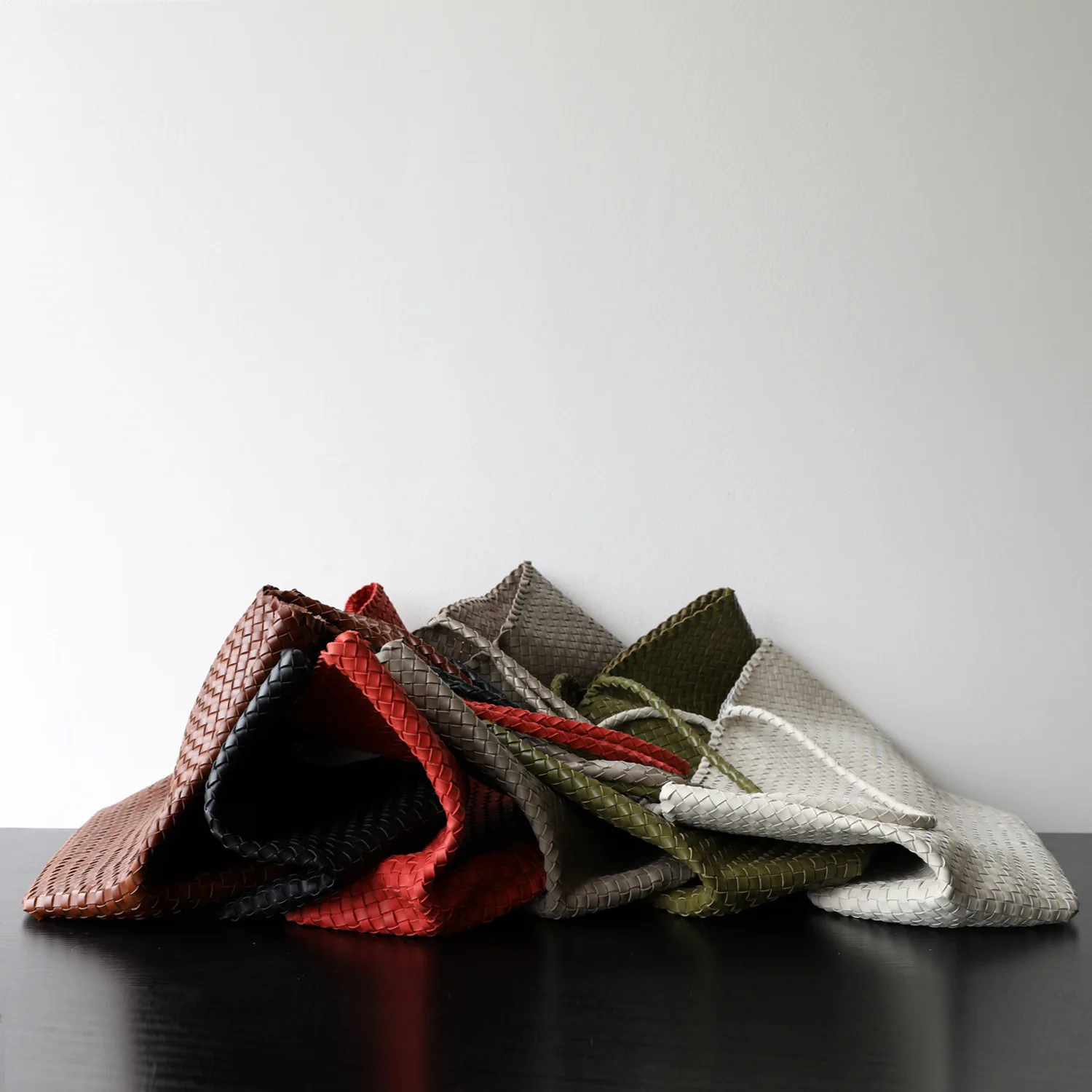 

Light Luxury High Sense Retro Large Capacity Commuting Vegetable Tanned Cowhide Large Bag Pure Handmade Casual Leather Tote Bag