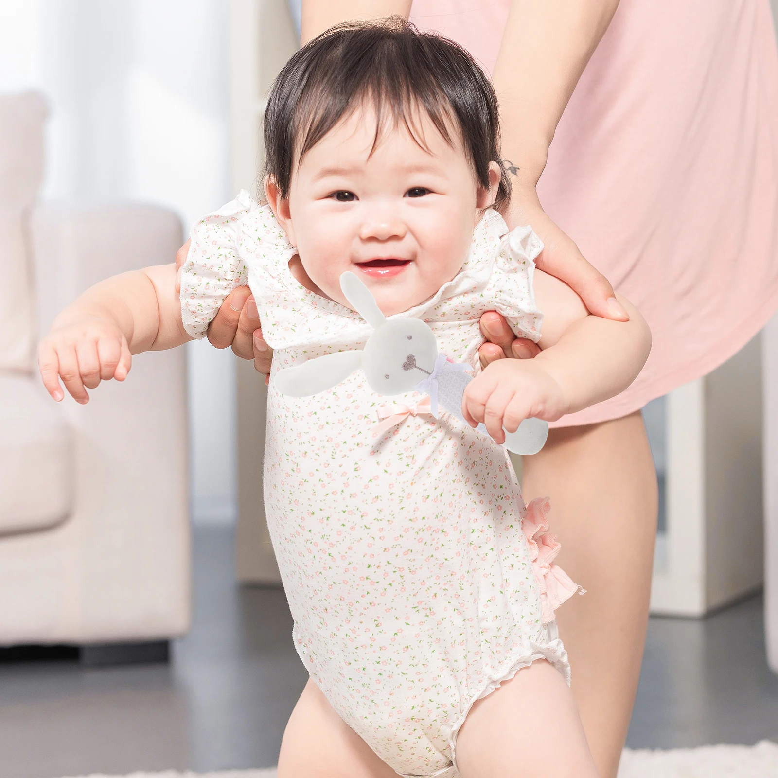 ของเล่นเขย่ามือรูปกระต่ายสำหรับเด็กทารกแรกเกิด ของเล่นเขย่ามือเด็กเล็ก ของขวัญเด็กวัยหัดเดิน ของตกแต่งเตียงเด็กอ่อน พกพาสะดวก น้ำหนักเบา เสริมพัฒนาการเด็กเล็ก