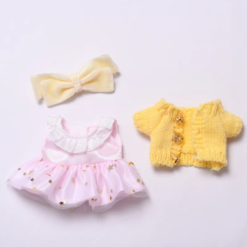 Vestiti per bambole Labubu Gonna cardigan lavorata a maglia rosa oro 17 cm Vestiti per bambole in peluche Labubu I II Idol Doll Seduta Accessori per feste