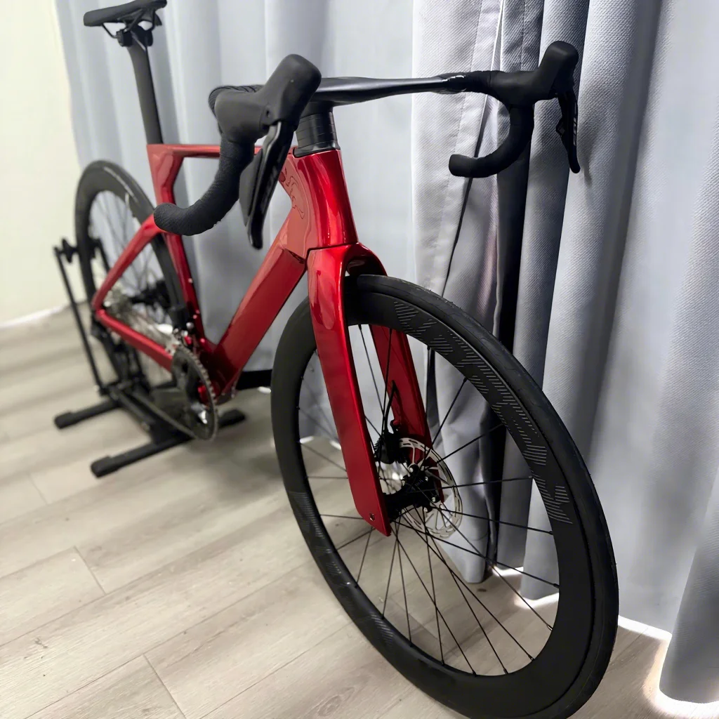 EER 2026 carbon fiber aviation road bike 700c 24-speed hydraulic disc brake aluminum alloy wheels lightweight racing bike cheap