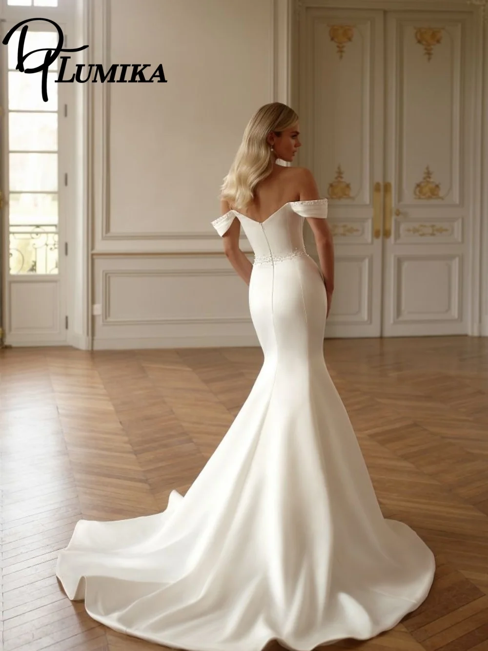 Squisito abito da sposa a sirena, elegante abito da sposa con spalle scoperte, grazioso abito da sposa lungo fino al pavimento in raso con applicazioni