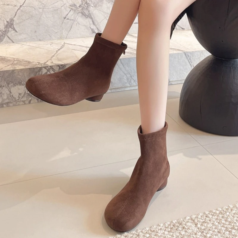2025 جديد منتصف الكعب النساء الجلد المدبوغ حذاء من الجلد الشتاء موضة أحذية مكتنزة للمرأة أحذية أنيقة الثلوج تشيلسي أحذية بوت قصيرة دي Mujer