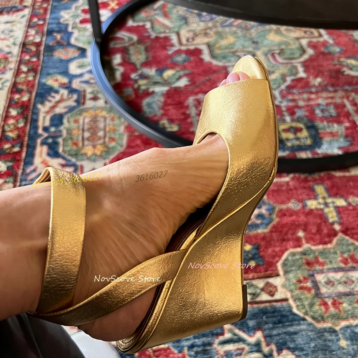 Sandalias de cuña doradas con punta abierta, tiras al tobillo y hebilla, zapatos de tacón bajo sexys para mujer, de color liso, para fiesta y verano