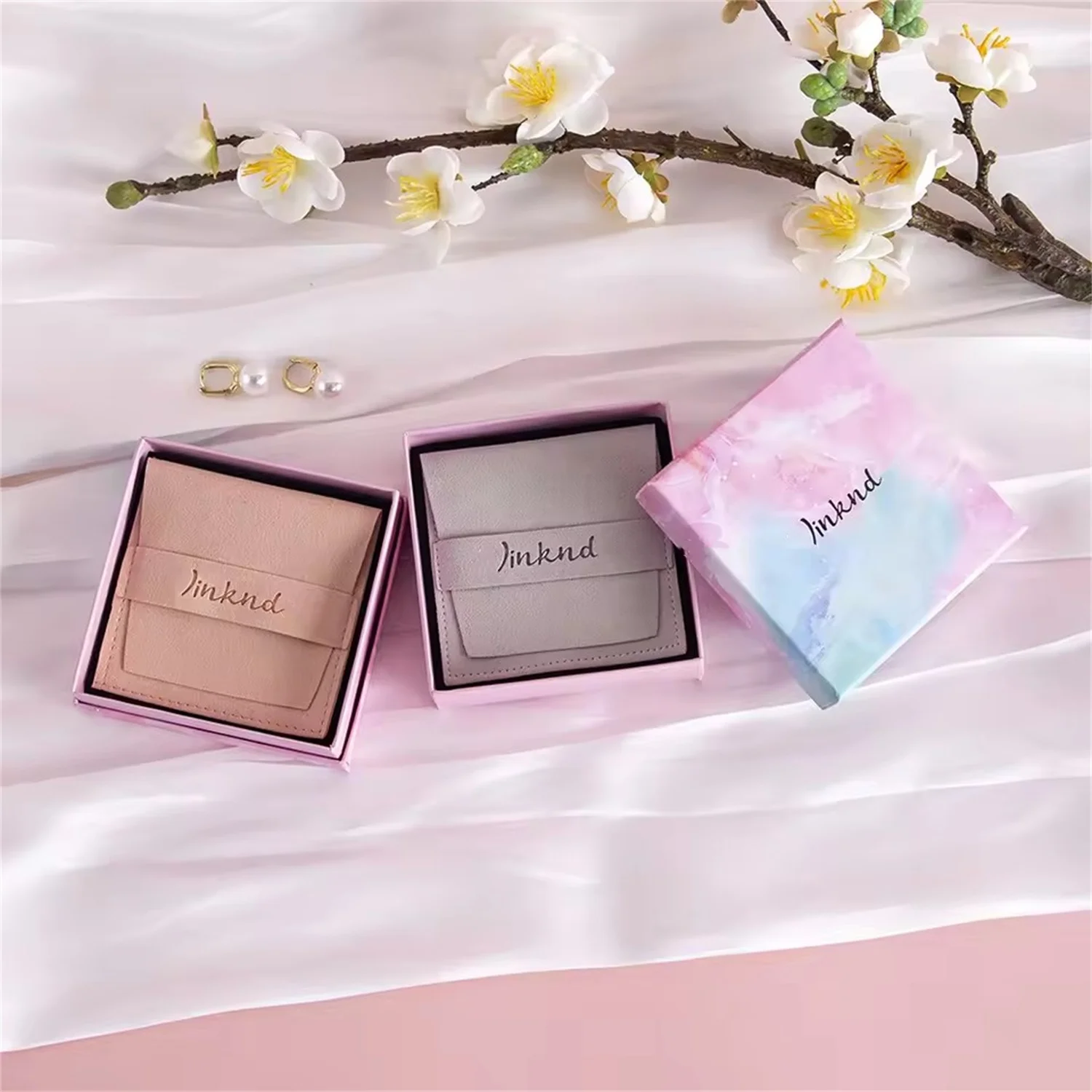 

Custom Logo Luxury Microfiber Suede Envelope Pouch Gift Paper Cardboard Jewelry Box with Lid Bracelet Display for Bags Pac