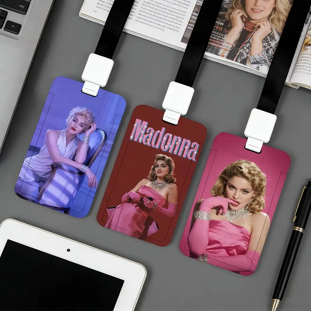 

Держатель для карт Singer M-Madonna, подходит для удостоверений личности, банковских карт, проездных билетов и рабочих пропусков.