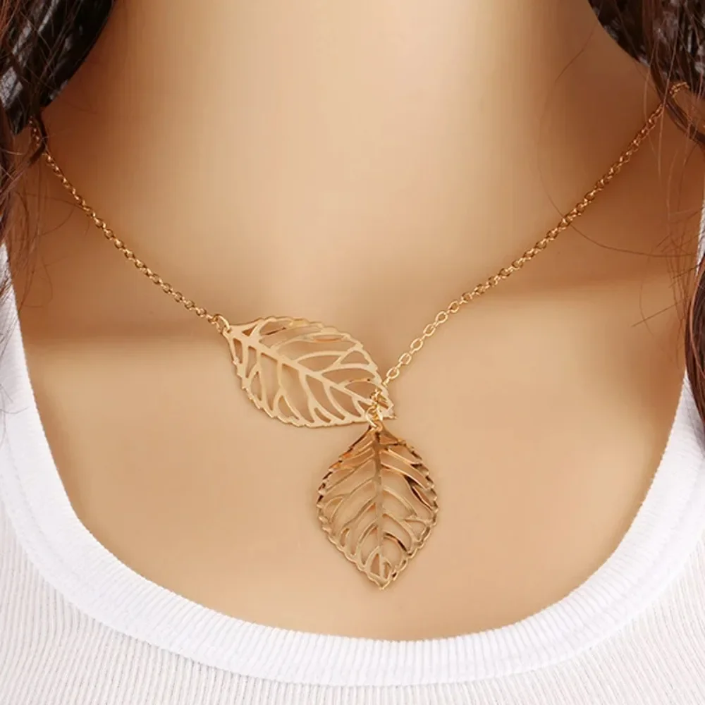 

Women's SUMENG 2025 New Simple Gold Color Two Leaf Pendant Necklace Chokers for Women Fashion Jewelry Gifts