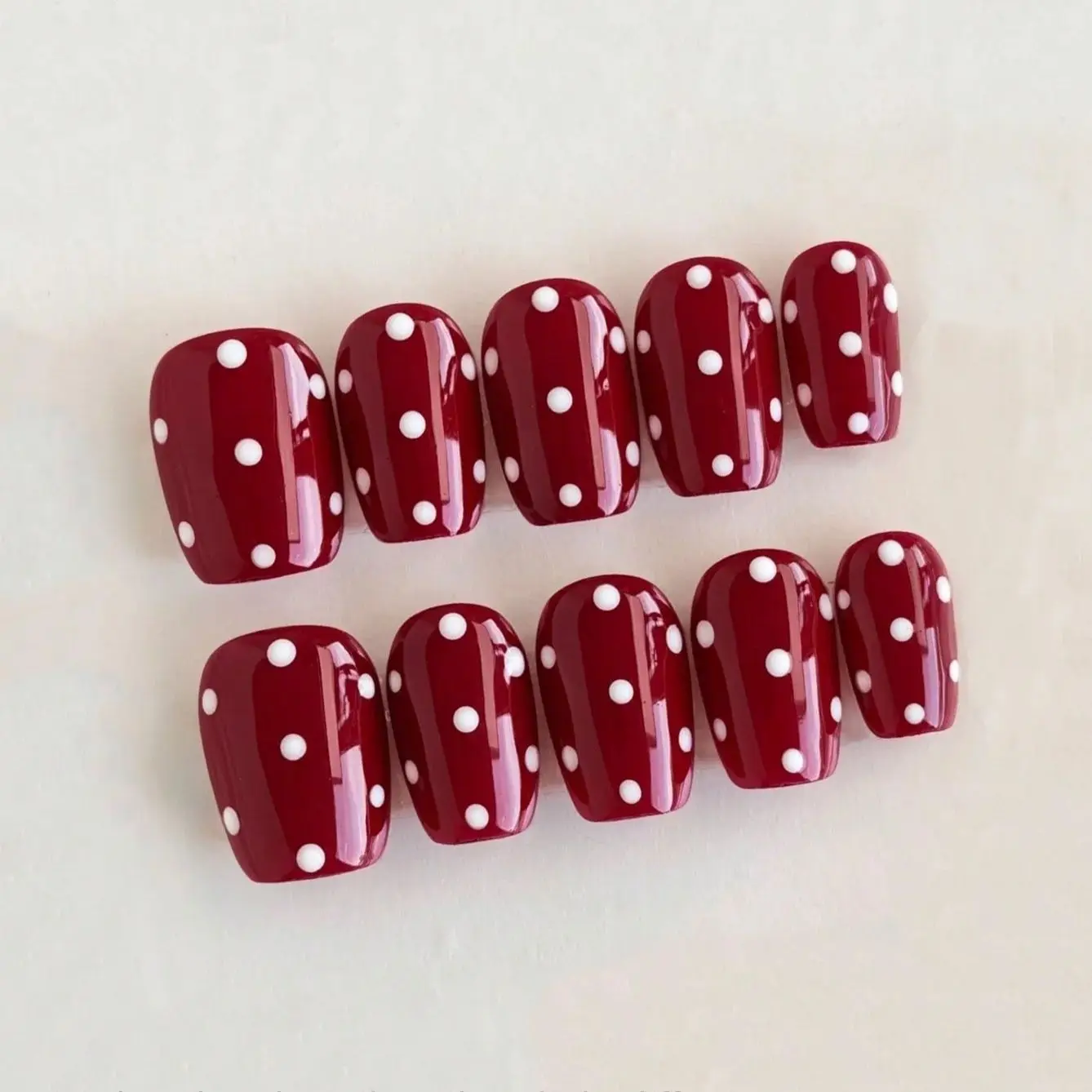 

10pcs Red Polka Dot Short Square Handmade Wearable Nails,Christmas Nails,Suitable For Women's Parties,Festival,Casual Wear