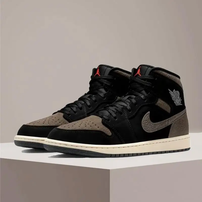 Nike Air Jordan 1 Retro - Comfortable, Slip-Resistant, Durable Classic Cushioning Men's Basketball Shoes  IB7110-002