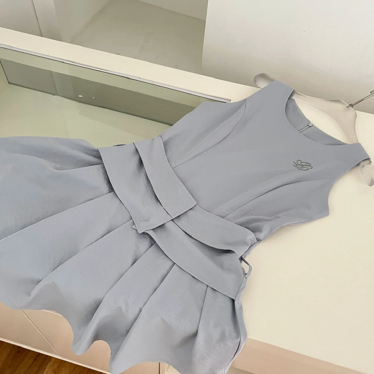 กระโปรงทรงเอวสูงจีบพลีทสไตล์เกาหลีลำลองสำหรับฤดูร้อน ช่วยให้เอวดูเล็กลง