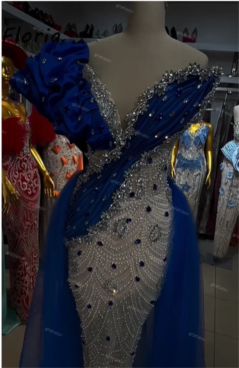 Luxuriöses blaues Meerjungfrau-Abendkleid mit Überrock, Kristallperlen, Dubai, für Damen, Abschlussball, besondere Partykleider, elegante Festkleider