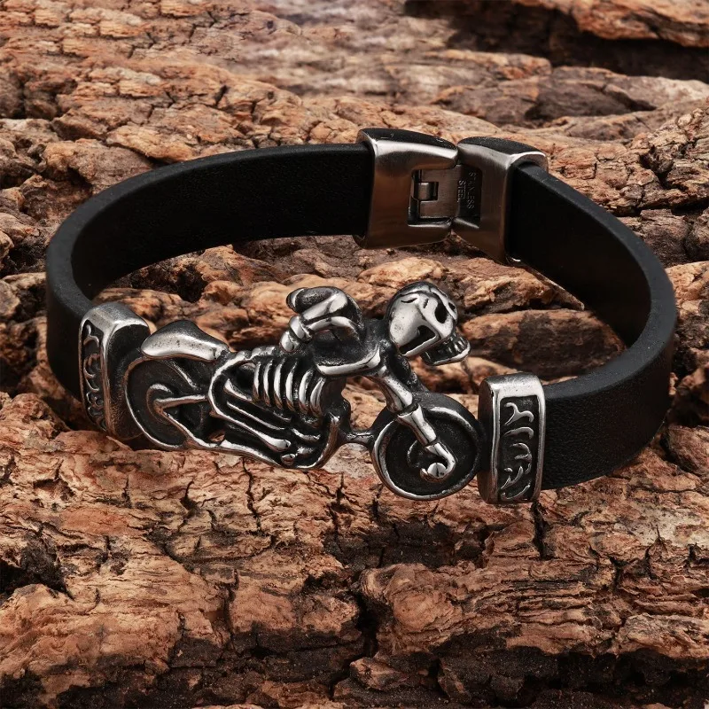 Vintage Worn Skull Engraved Leather Bracelet for Men, Biker Punk Style Retro Leather Wristband Jewelry
