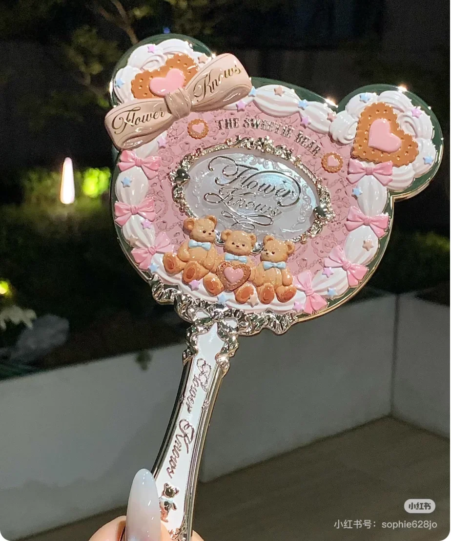 Flower Knows Sweetie Bear Collection Handhoudspiegel 3 soorten Prachtige reliëf make-up tools Leuke HD make-upspiegel