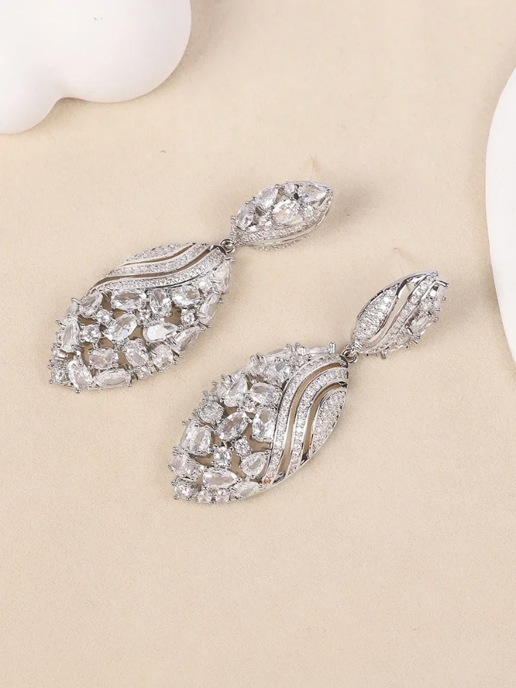 مجموعة قطرة مجوهرات عتيقة على الموضة إبرة فضية S925 مع أقراط خفيفة فاخرة وأنيقة عالية الجودة