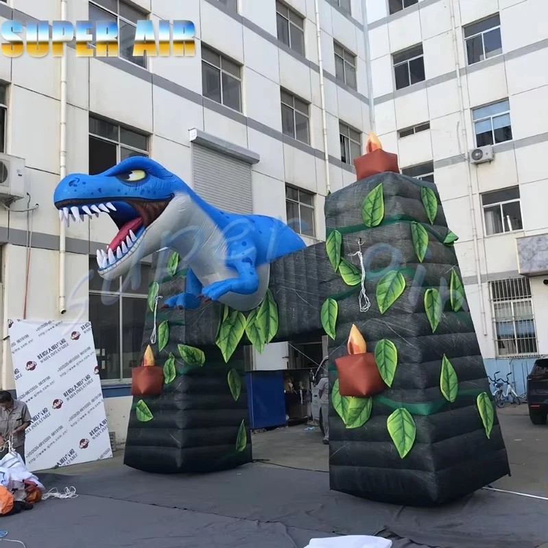 Impreza tematyczna w parku dinozaurów, gigantyczny dmuchany łuk dinozaurów na wystawę.