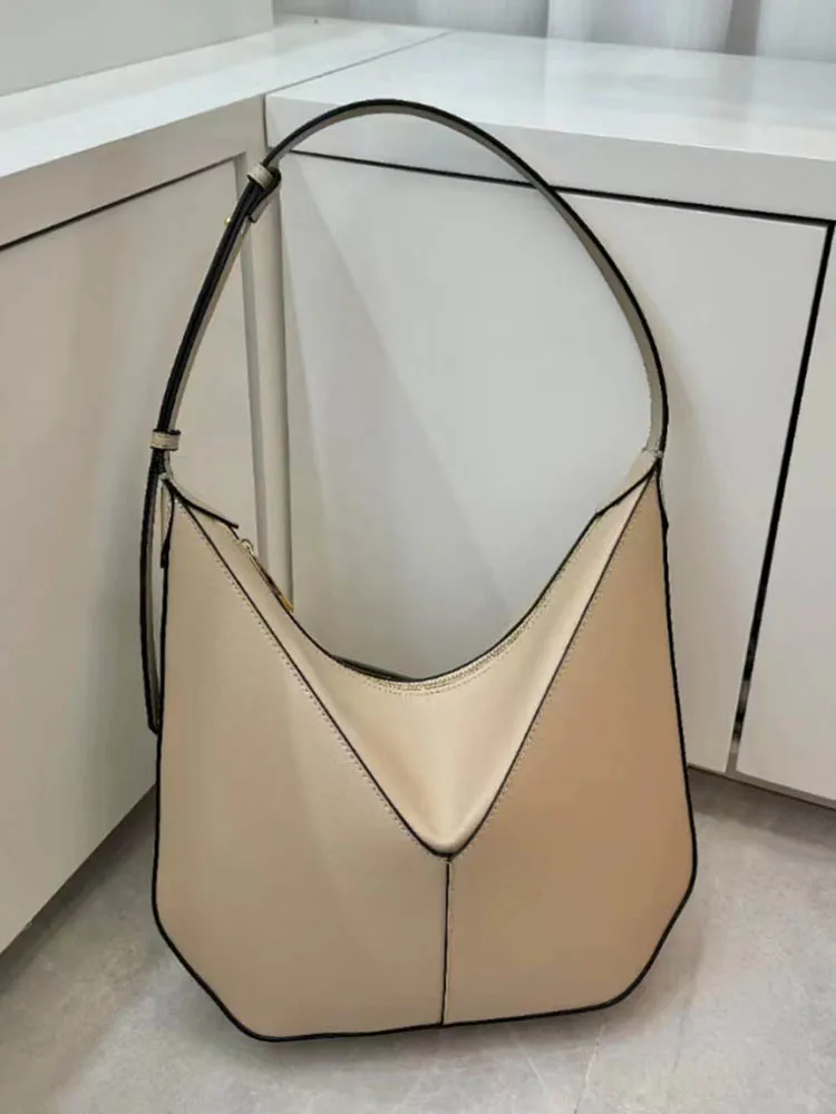 

Новинка 2024, женская кожаная большая сумка, большая емкость, геометрический дизайн, модная дорожная сумка подмышками, повседневная простая сумка-тоут...