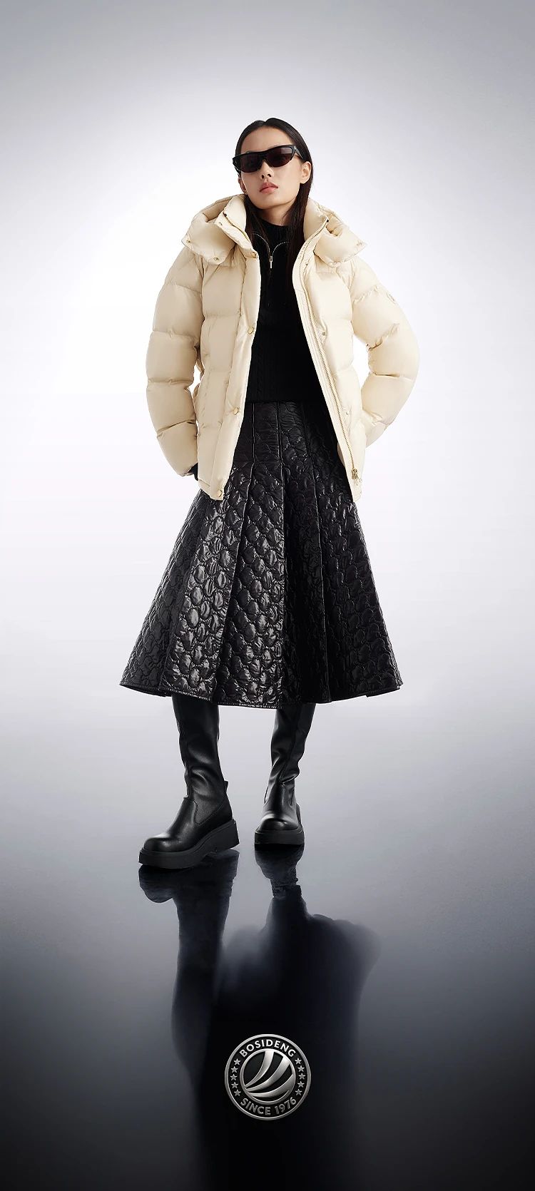 BOSIDENG Women Hooded Short Goose Down Coat 90% Goose Down 700+ Loft Shiny Fabric Adjustable Waist Puff Winter Outerwear