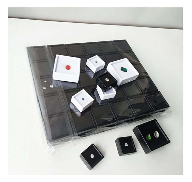 70Pcs Transparent Gemstone Display Box Ring Face with Bare Gemstone Plastic Transparent Diamond Display Box 3x3cm 4x4cm