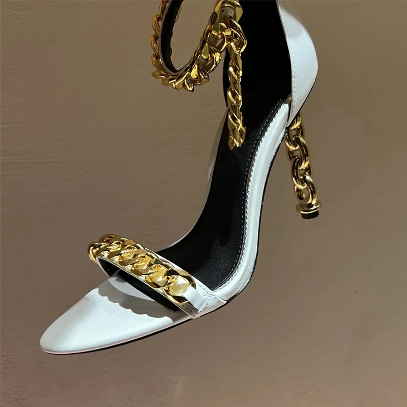 

Сексуальные женские босоножки на шпильке с золотой цепочкой и острым носком, лето 2026, модные женские туфли на высоком каблуке с открытым носком и пряжкой