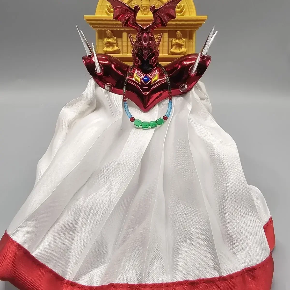 

In stock 18CM Saint Seiya Myth Cloth Papal Throne Stone Color Hard plastic Action Figure Toys