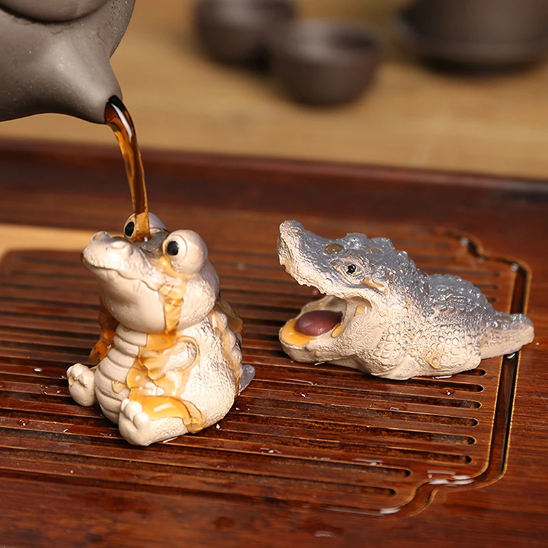 1PC Statue Ornament Tea Pet Crocodile Garden Ornament Home Table Decoration Resin Crafts Gift Resin Animal Statue Garden Patio