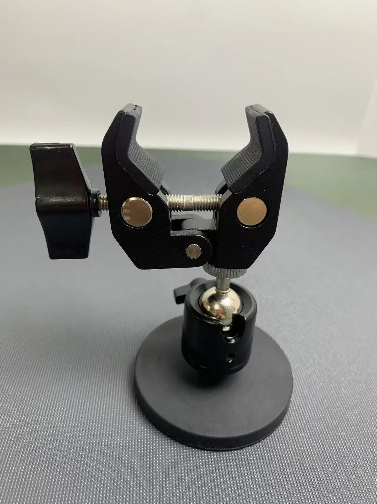 

Universal Ball Mount U-Shape Clamp Stand Powerful Magnetic Base for Photography Flashlights Headlamps Home Office Use
