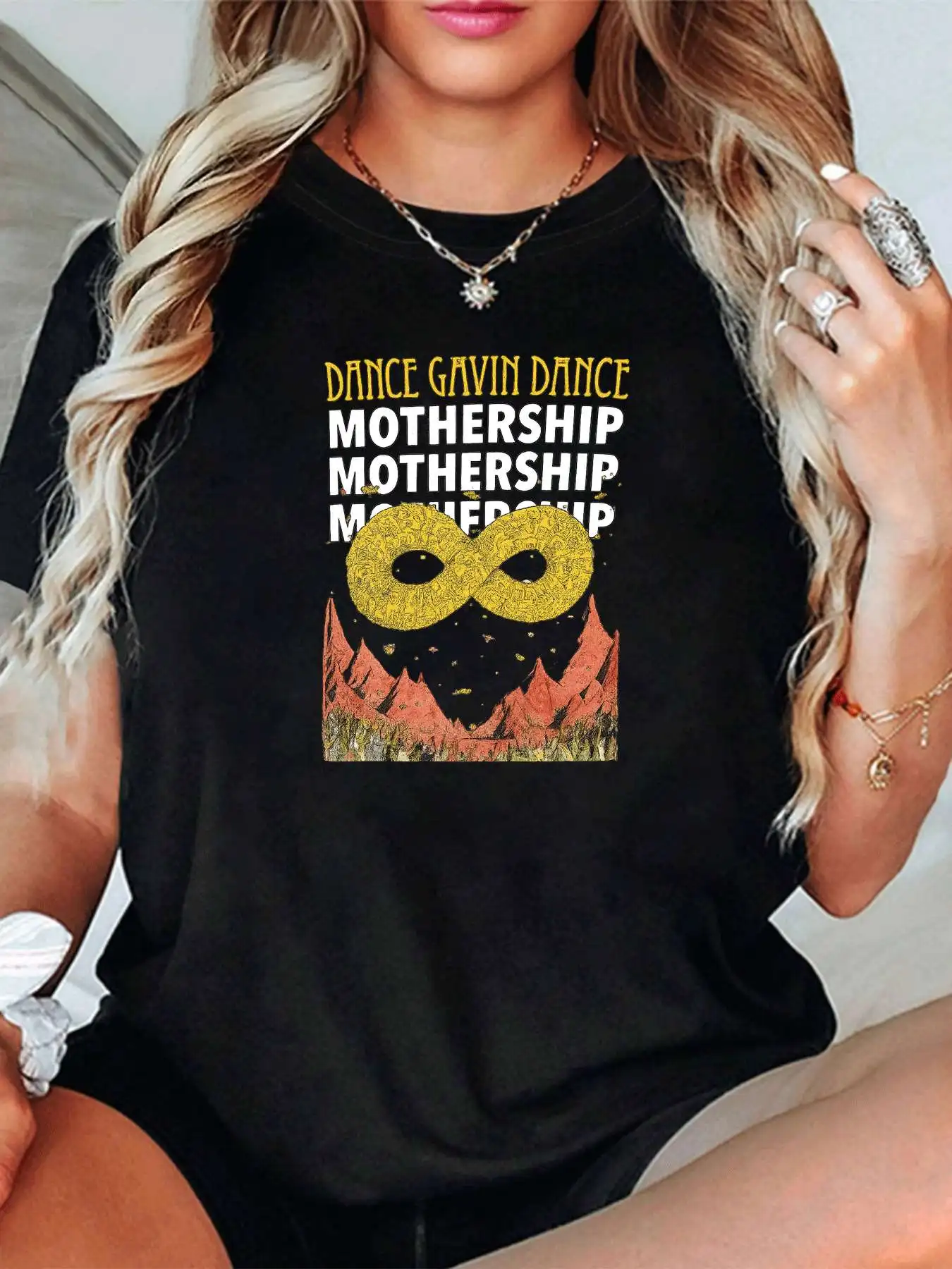 

【1142060】 Женская футболка больших размеров с круглым вырезом и короткими рукавами, эластичными половинными рукавами и модными принтами