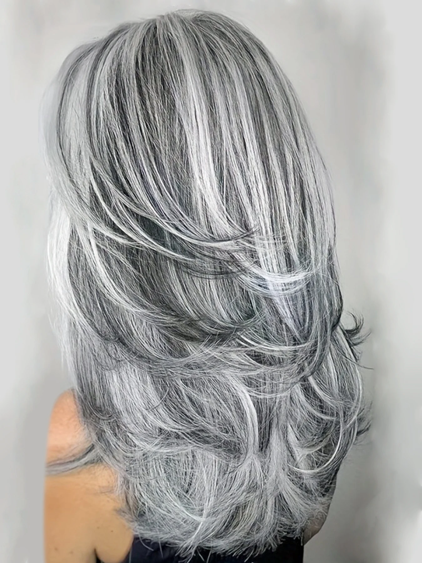 

Synthetic eight character bangs long layered gray and white wigs natural curly long wigs for women silver gray wigs