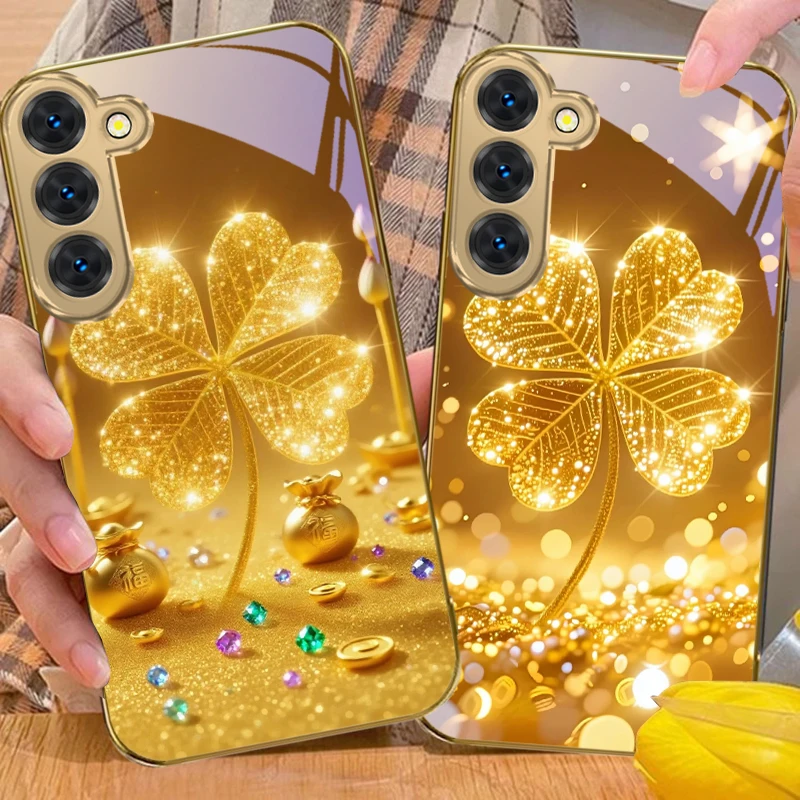 A huge golden clover For Samsung Galaxy S26 S20 FE S21Plus S22 23 Plus S24 Ultra S25 S21+ S9+ 22Plus Golden glass phone case view 2